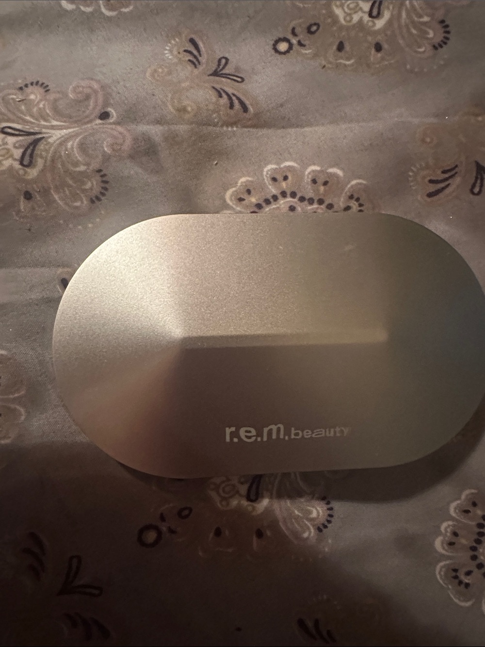 Silver Compact Case – Sleek Metallic Storage